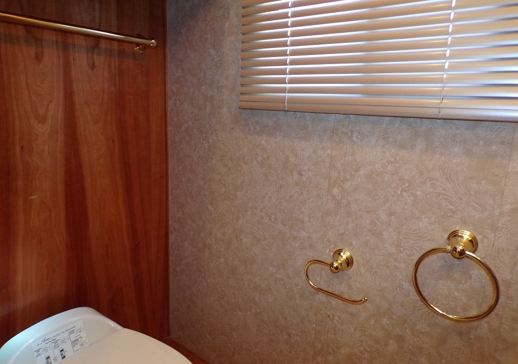 2005 Country Coach Allure 470 Series Mckenzie Bridge - Image 48