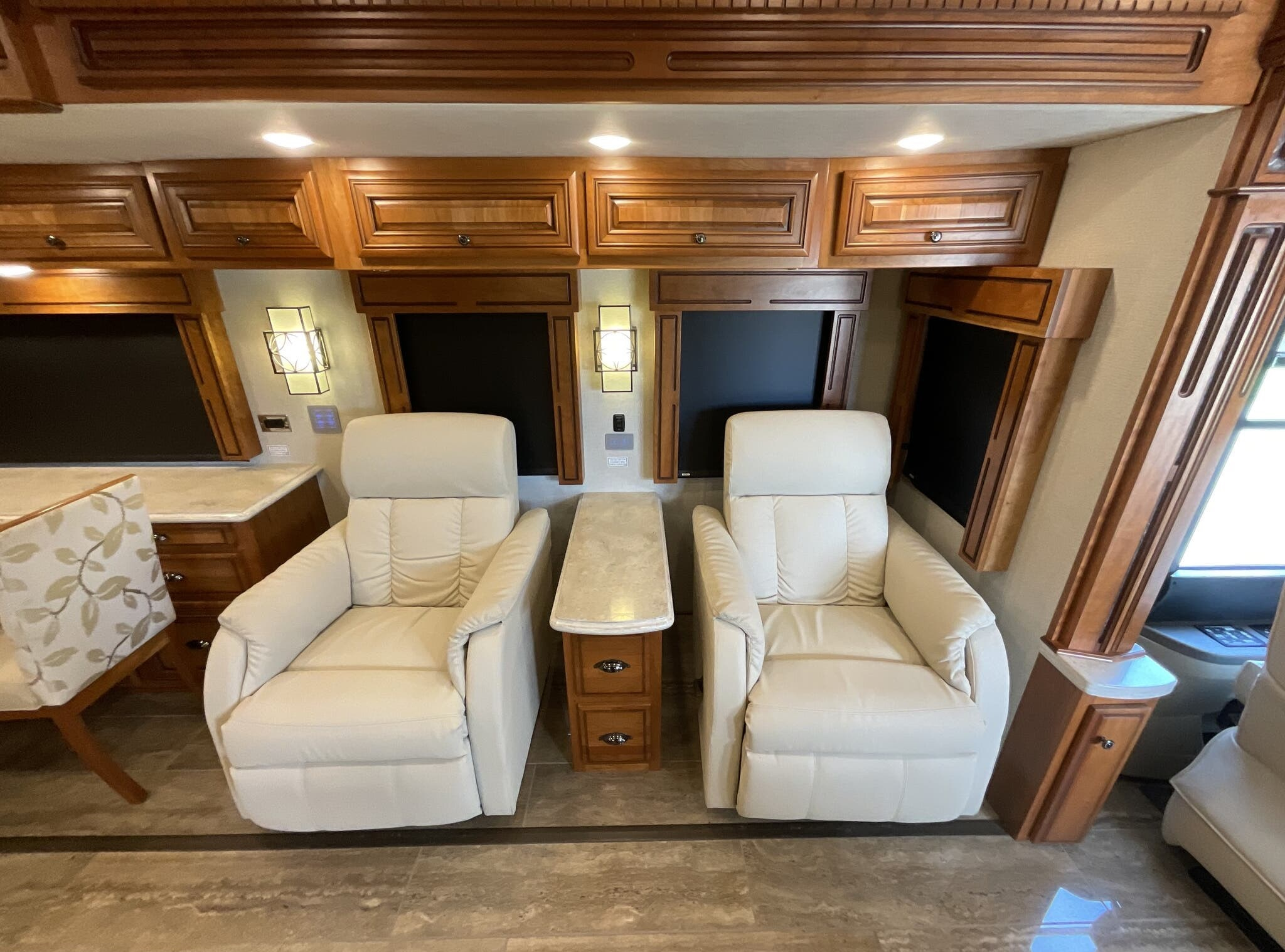 2019 Newmar Dutch Star 4018 - Image 48