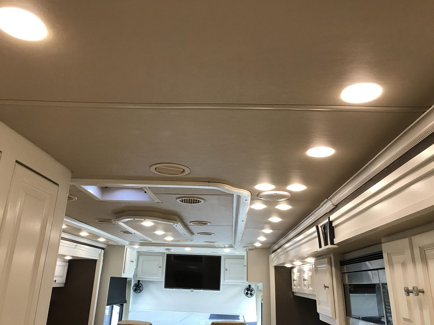 2016 Tiffin Phaeton 40AH - Image 51