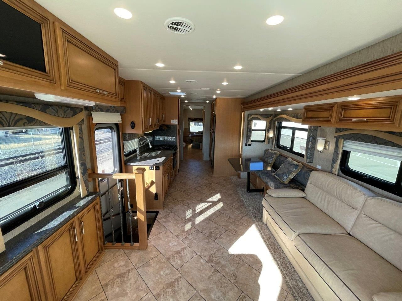 2016 Newmar Canyon Star 3911 - Image 50