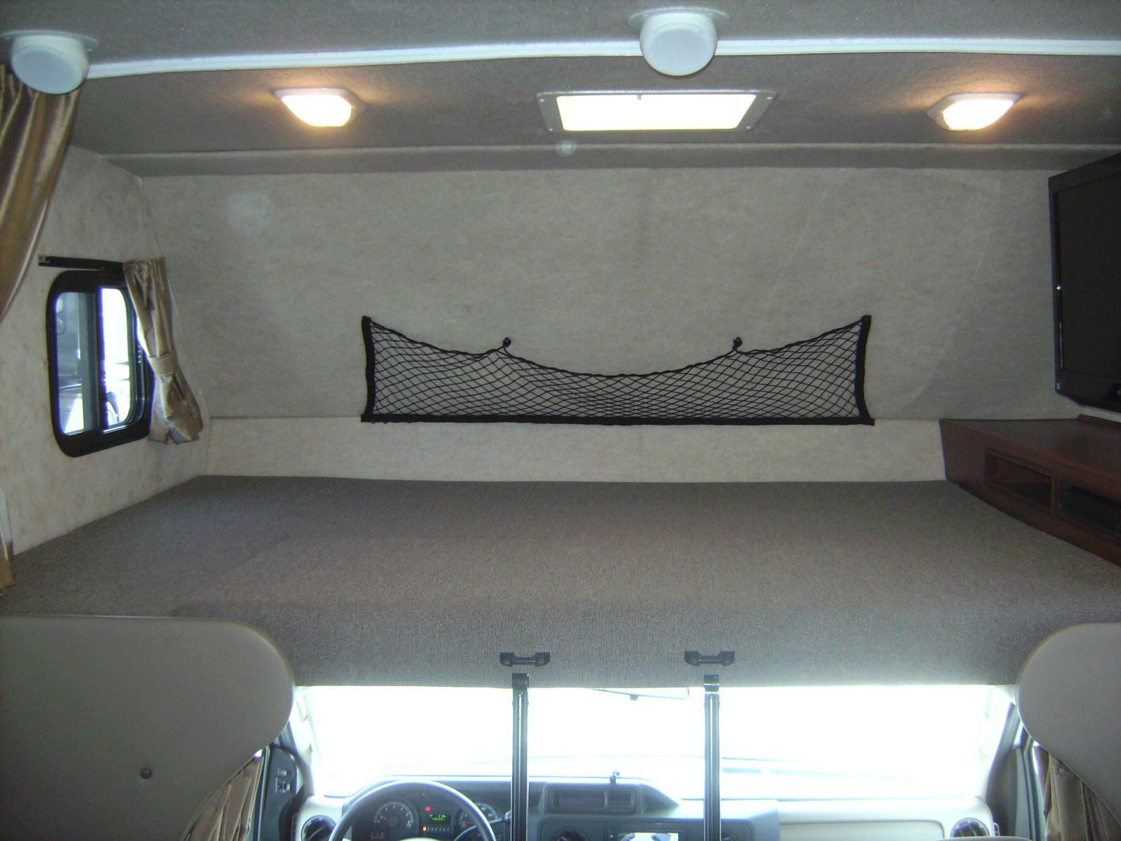 2012 Fleetwood Jamboree Sport 28Z - Image 47