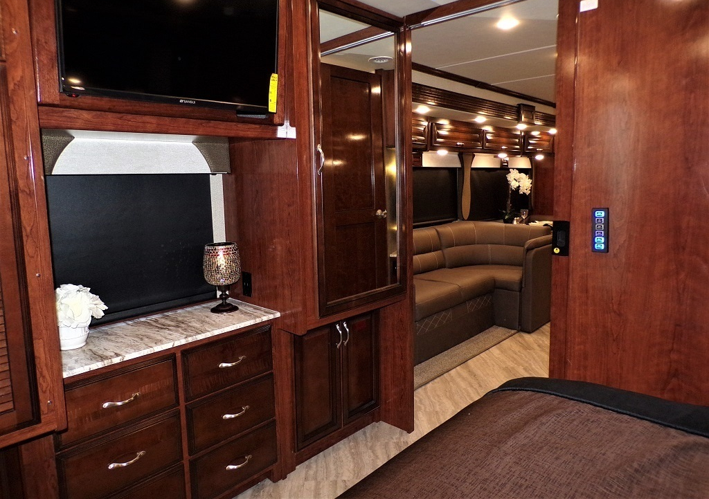 2019 Fleetwood Bounder 35K - Image 47
