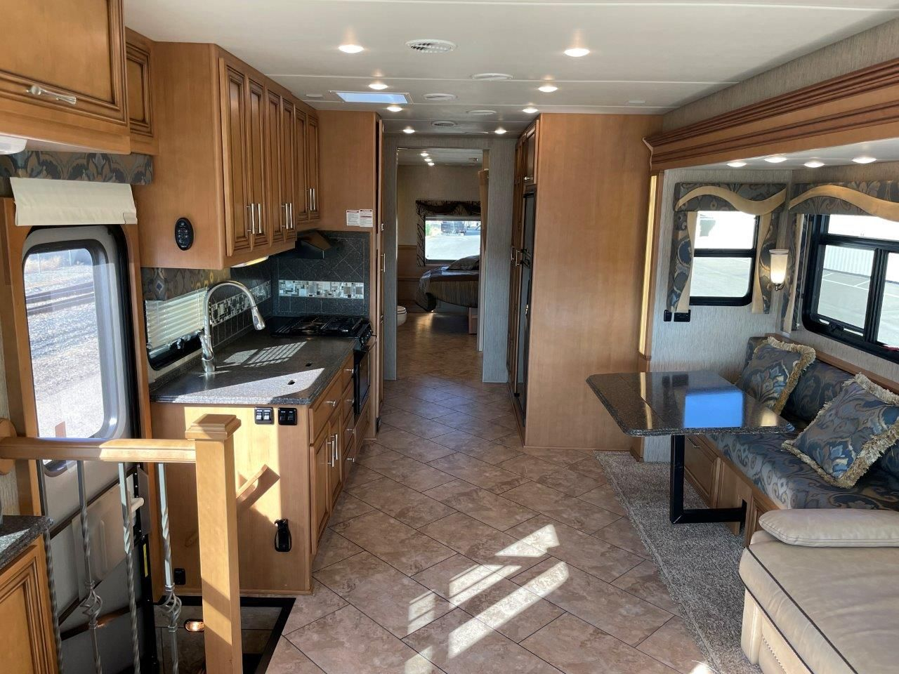 2016 Newmar Canyon Star 3911 - Image 51