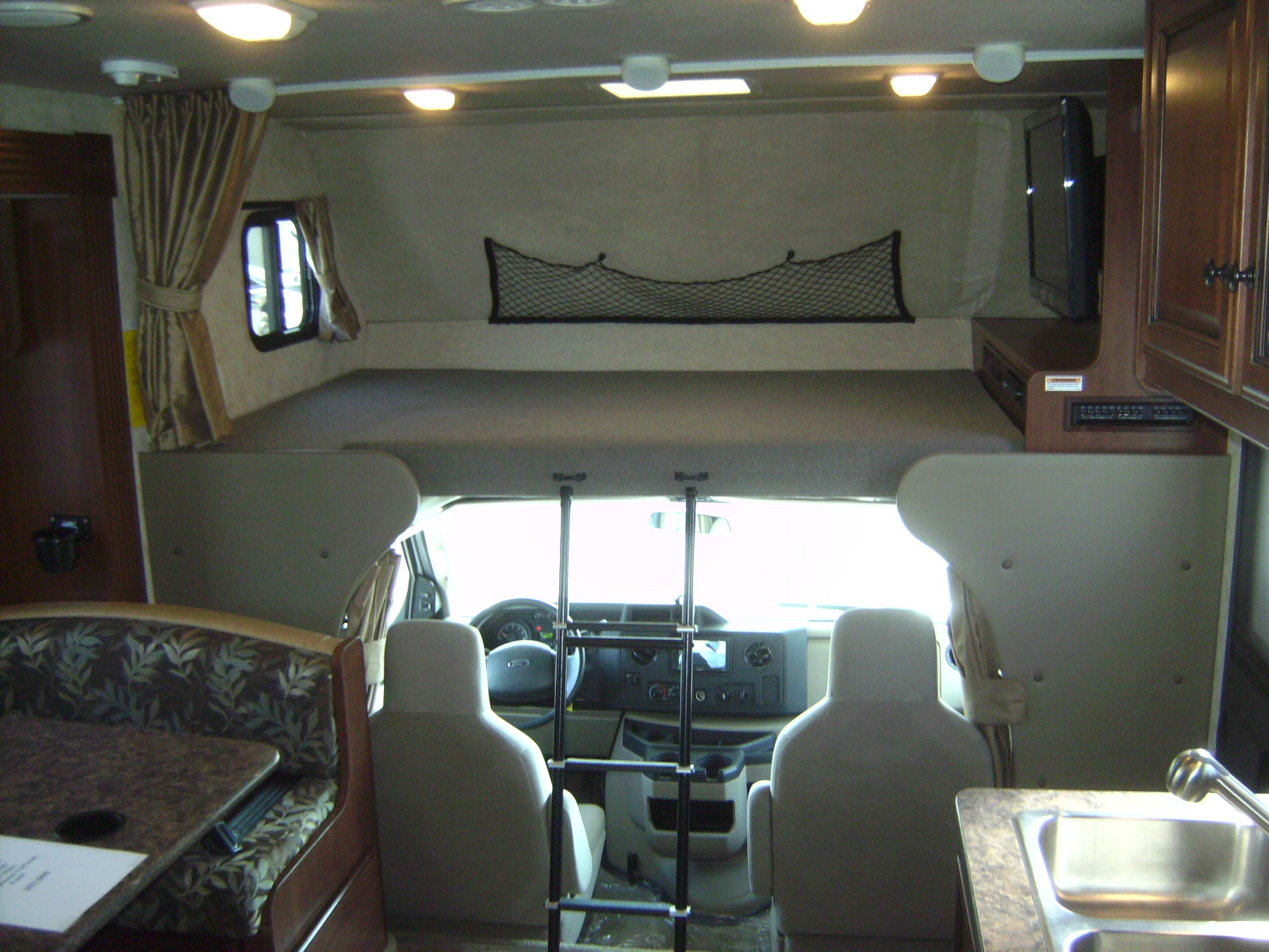 2012 Fleetwood Jamboree Sport 28Z - Image 48