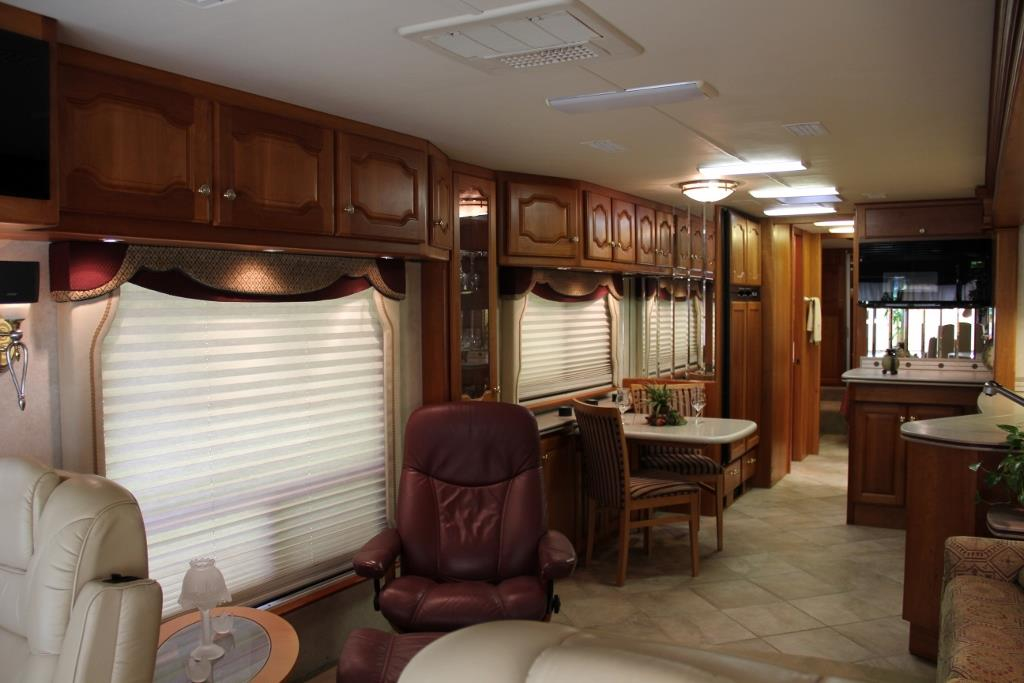 2004 Country Coach Intrigue Suite Escape - Image 29