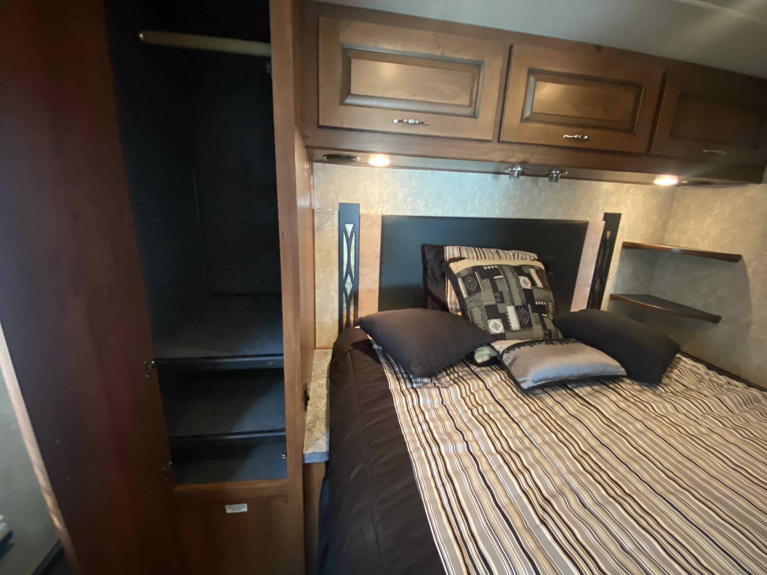 2013 Fleetwood Excursion 33A - Image 52