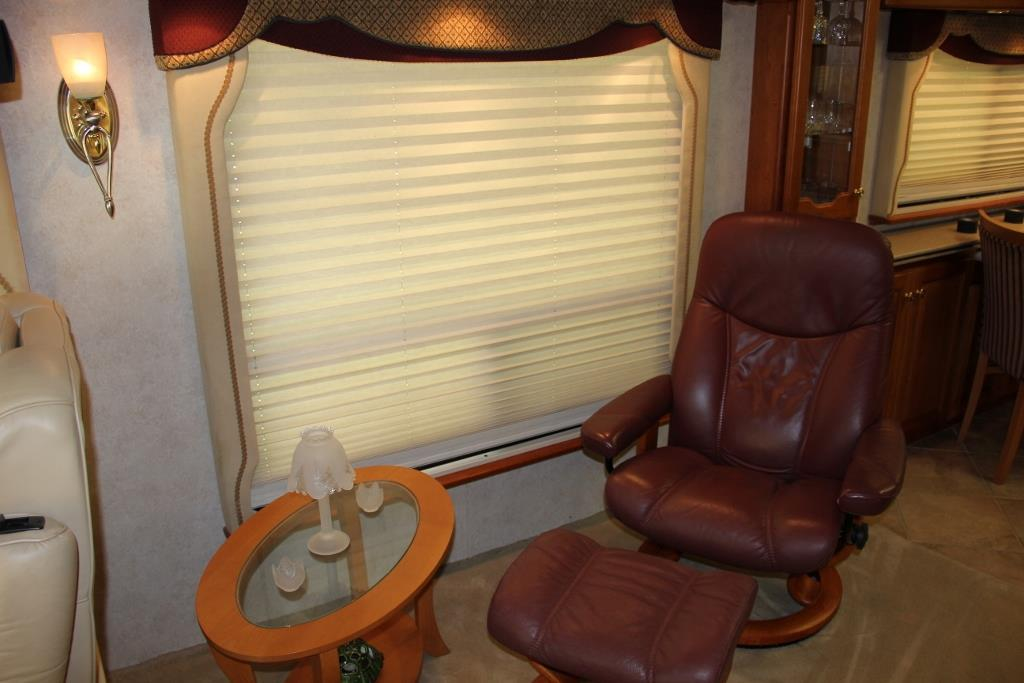 2004 Country Coach Intrigue Suite Escape - Image 30