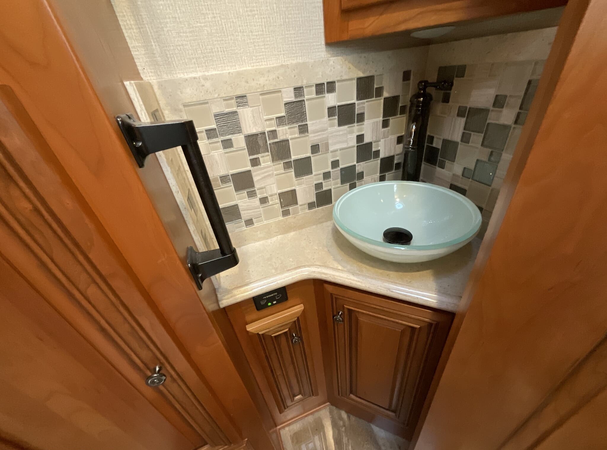 2019 Newmar Dutch Star 4018 - Image 51