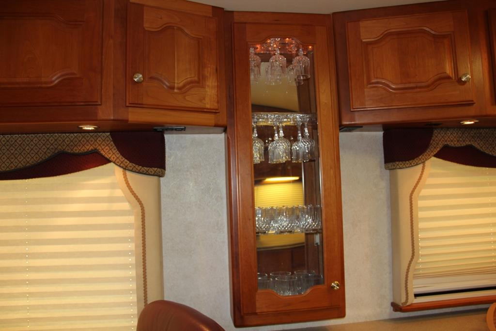 2004 Country Coach Intrigue Suite Escape - Image 31