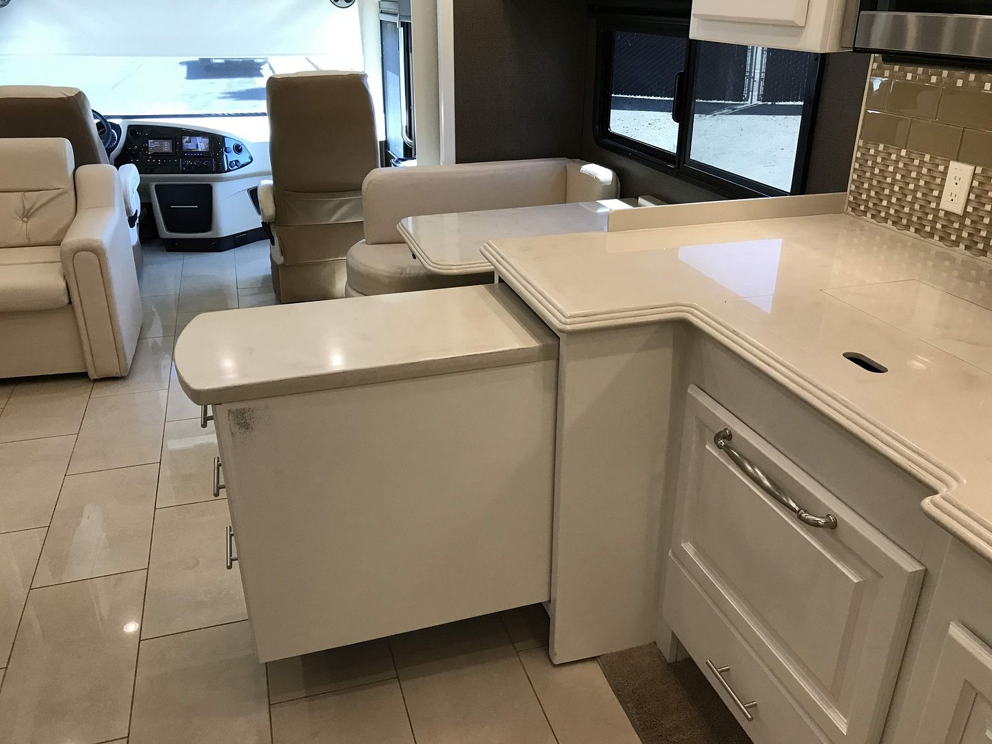 2016 Tiffin Phaeton 40AH - Image 55