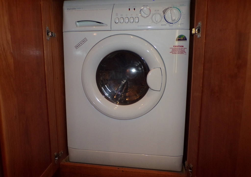 2005 Country Coach Allure 470 Series Mckenzie Bridge - Image 53