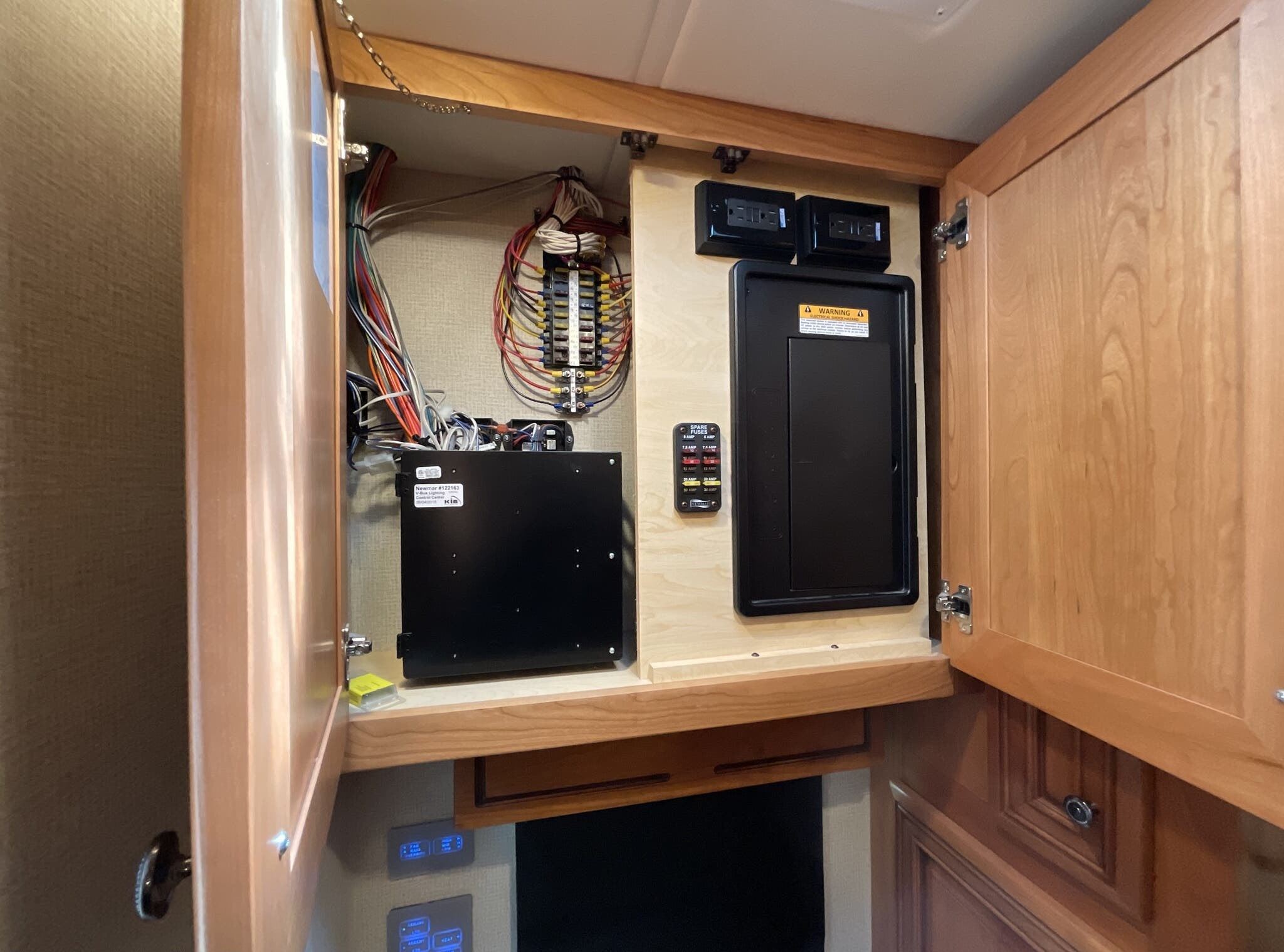 2019 Newmar Dutch Star 4018 - Image 53