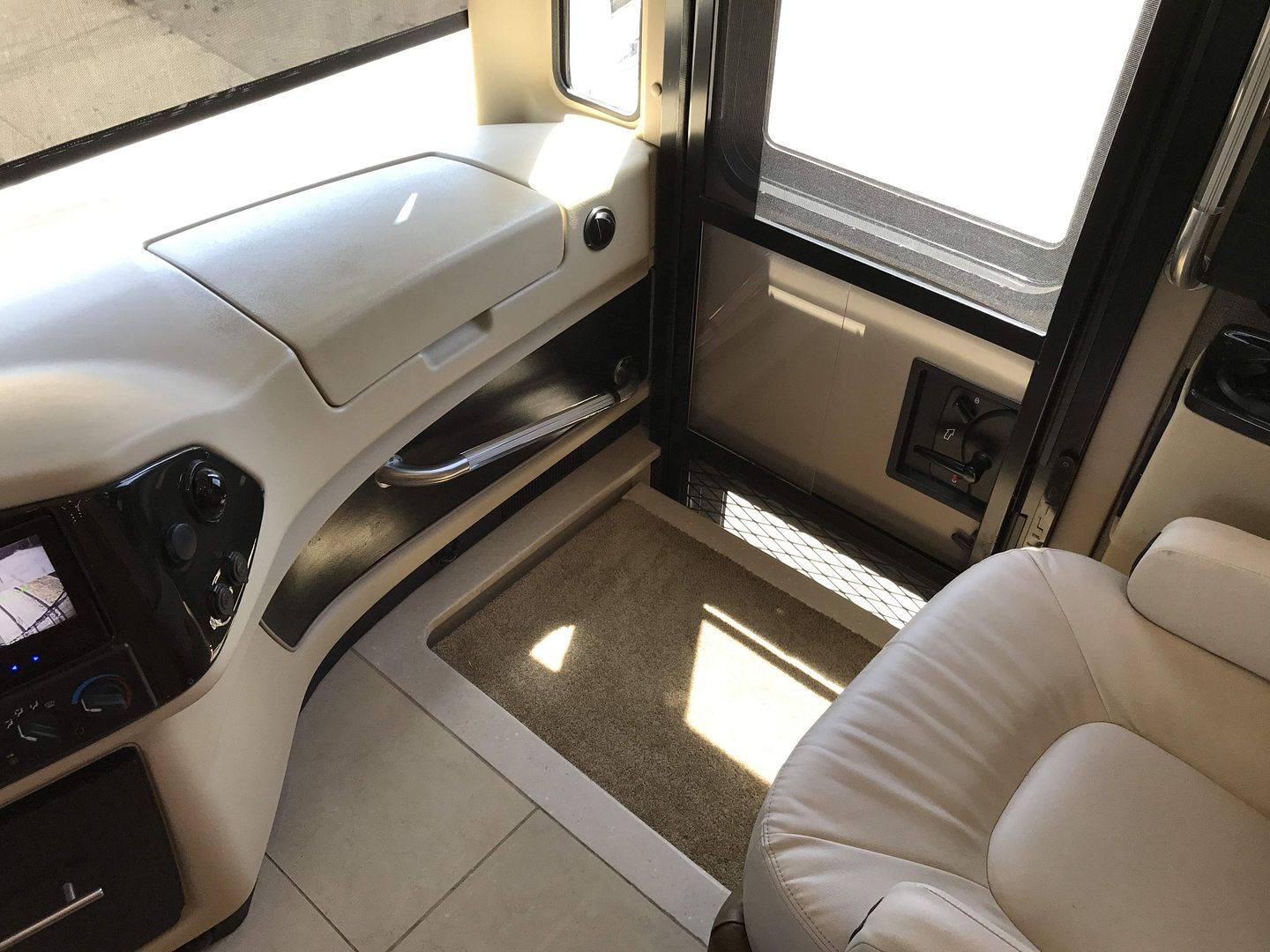 2016 Tiffin Phaeton 40AH - Image 56