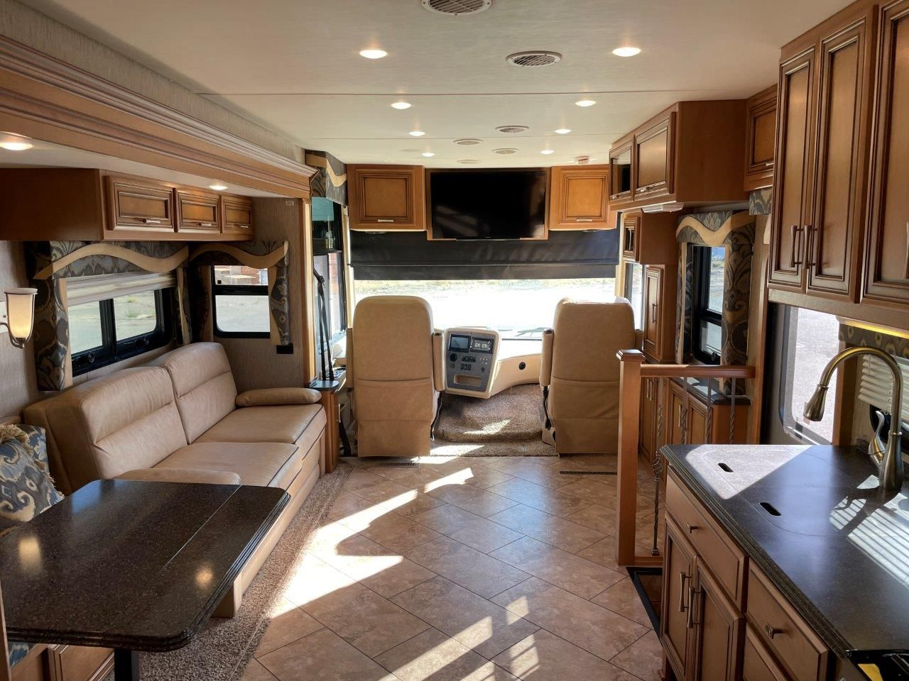 2016 Newmar Canyon Star 3911 - Image 55