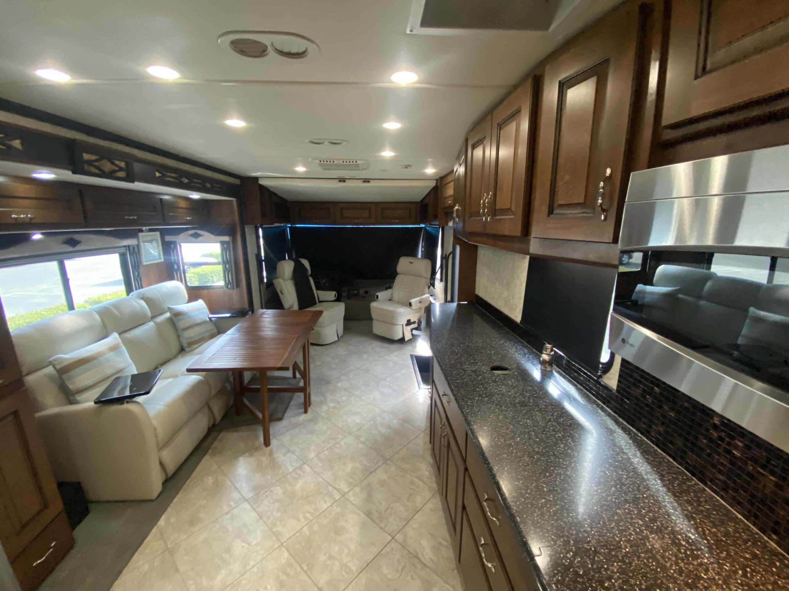 2013 Fleetwood Excursion 33A - Image 7