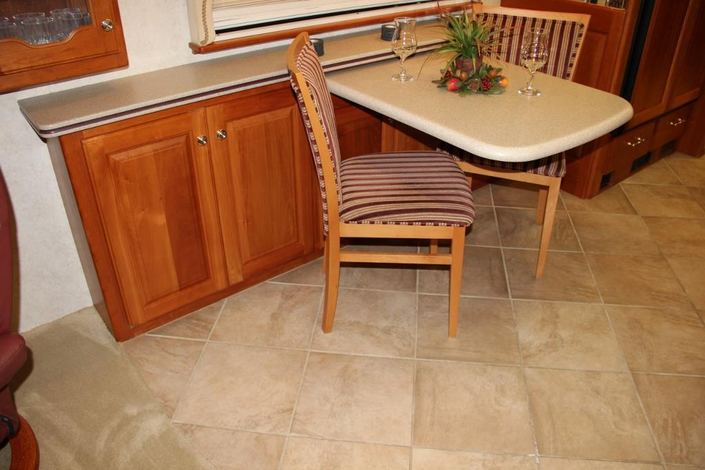 2004 Country Coach Intrigue Suite Escape - Image 33