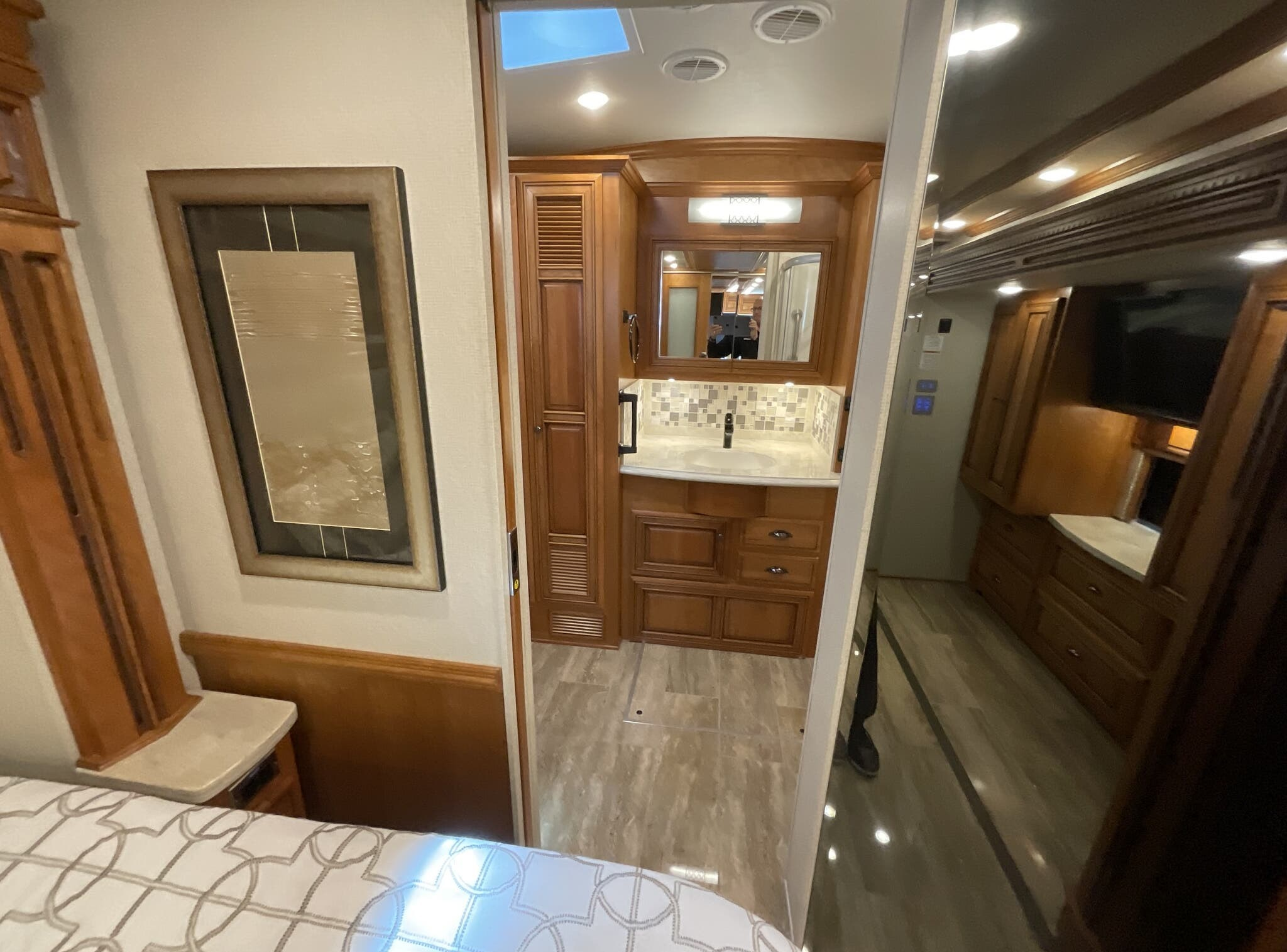 2019 Newmar Dutch Star 4018 - Image 54