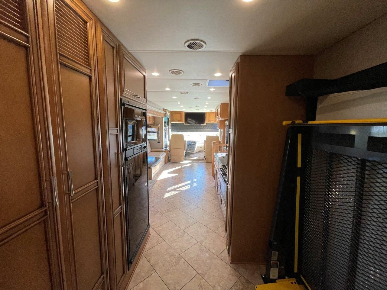 2016 Newmar Canyon Star 3911 - Image 56