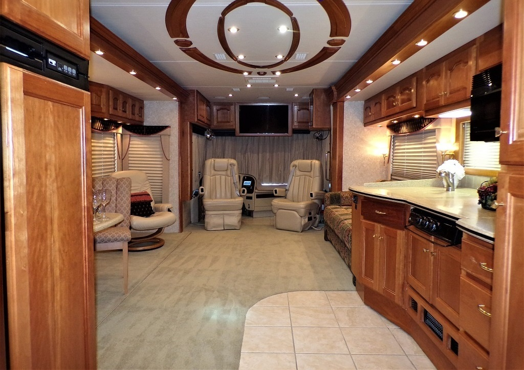 2005 Country Coach Allure 470 Series Mckenzie Bridge - Image 6