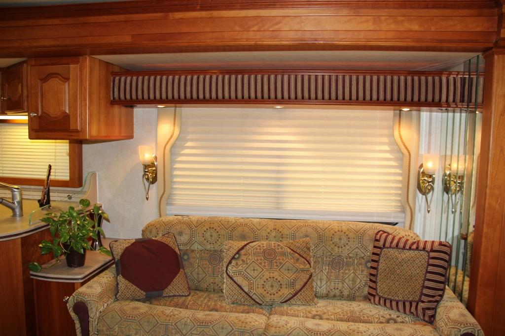 2004 Country Coach Intrigue Suite Escape - Image 34