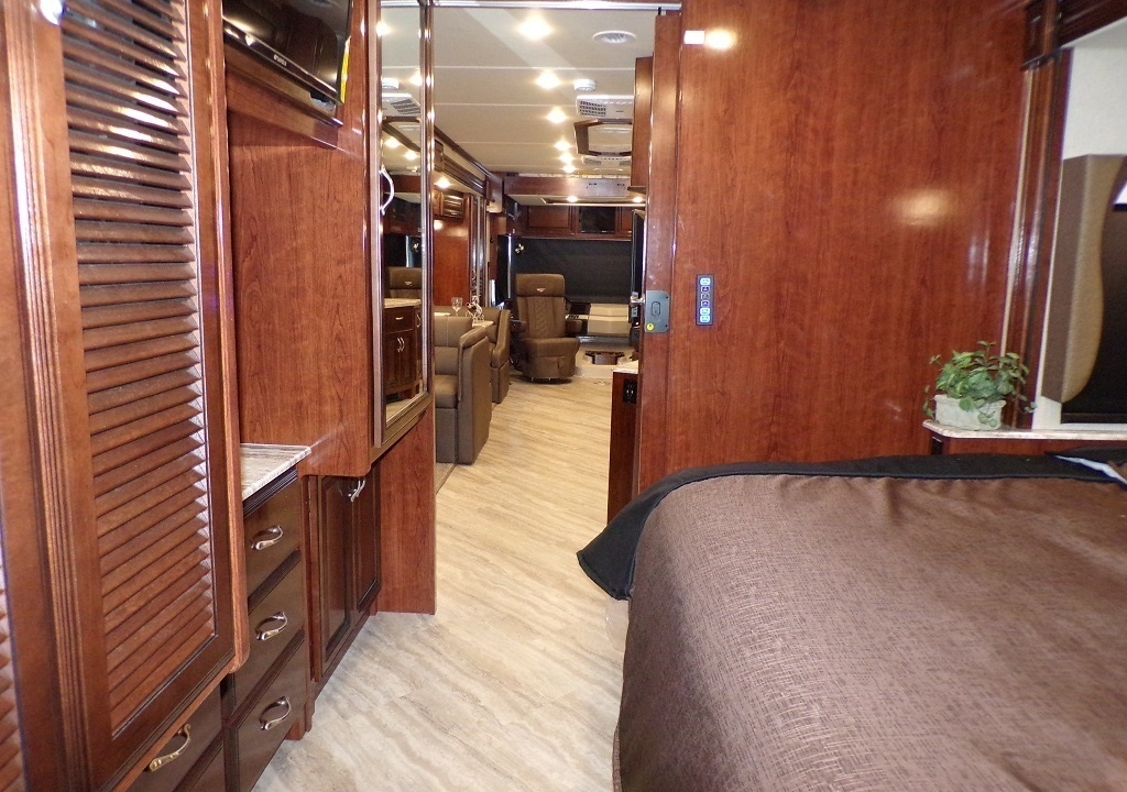 2019 Fleetwood Bounder 35K - Image 53
