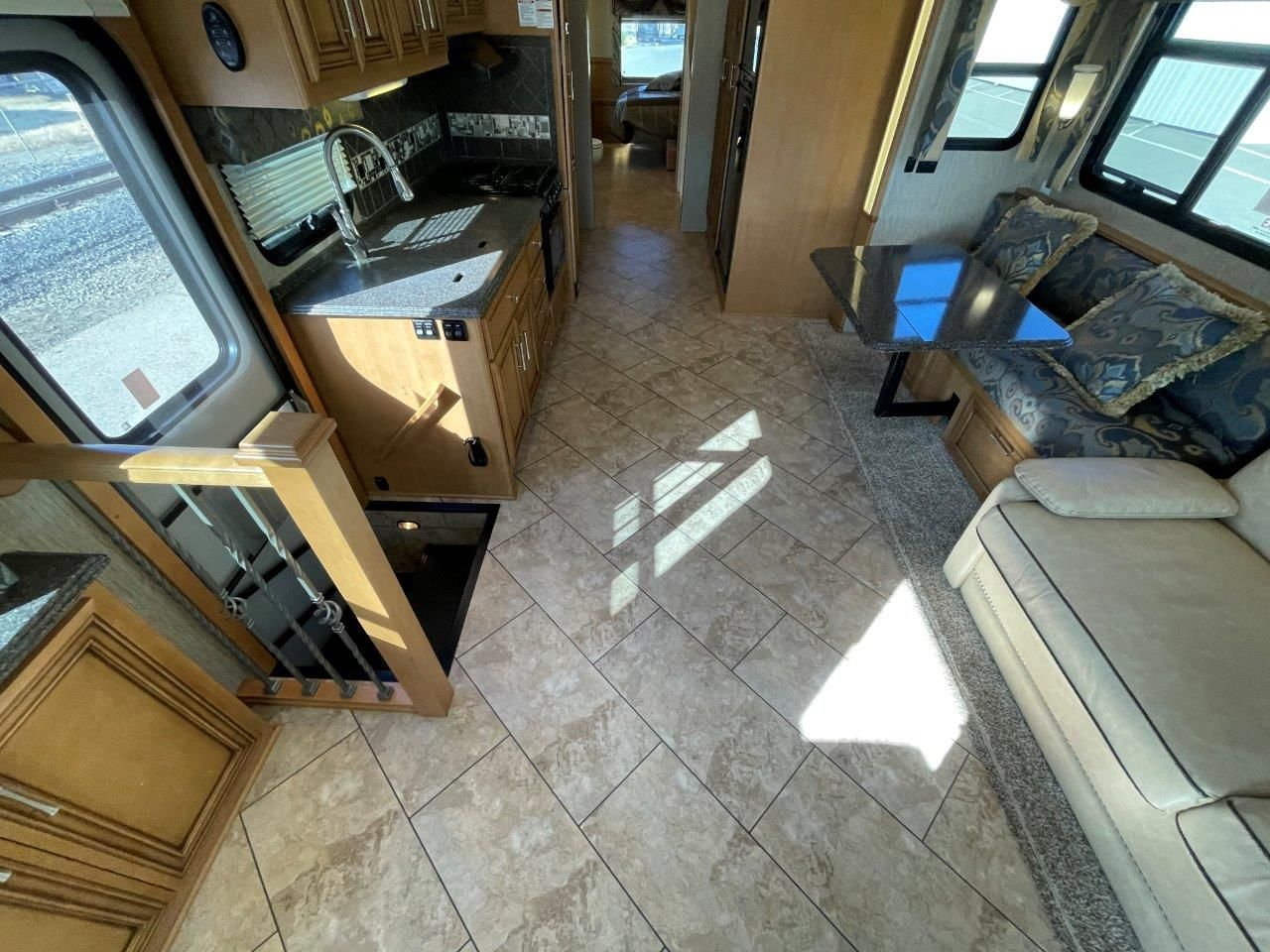 2016 Newmar Canyon Star 3911 - Image 57