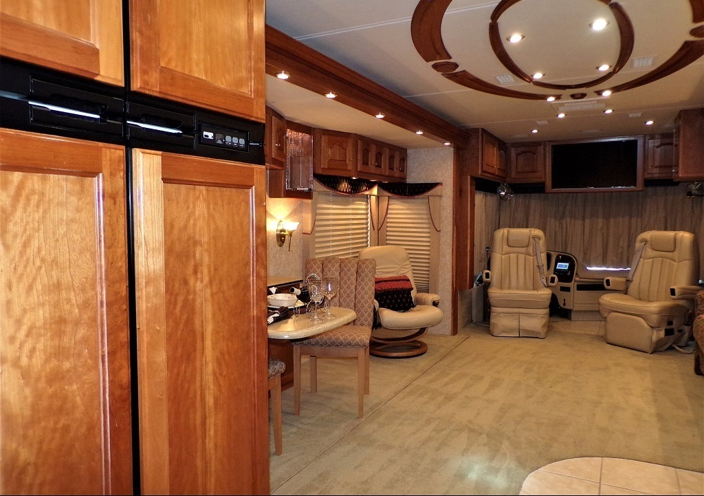 2005 Country Coach Allure 470 Series Mckenzie Bridge - Image 7