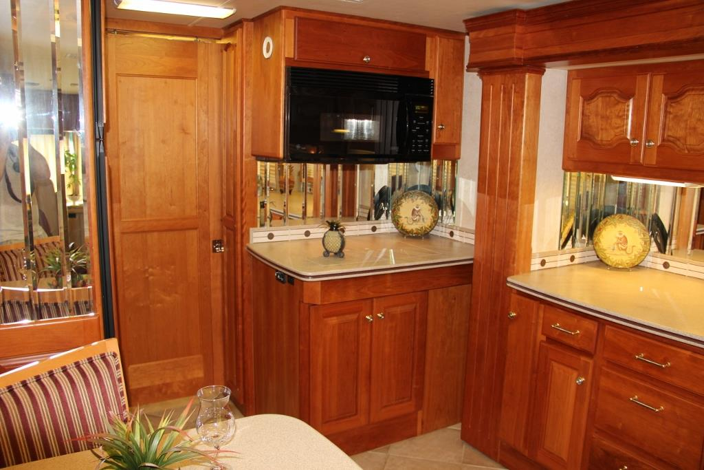 2004 Country Coach Intrigue Suite Escape - Image 35