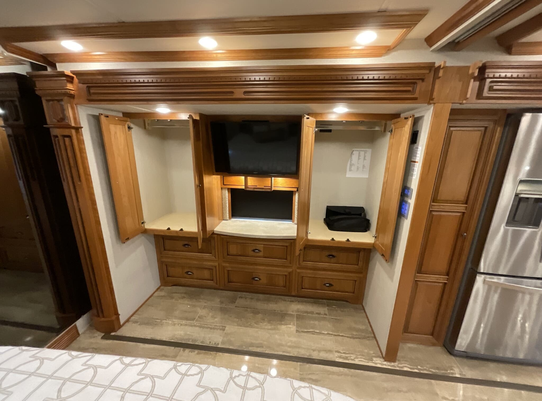 2019 Newmar Dutch Star 4018 - Image 5