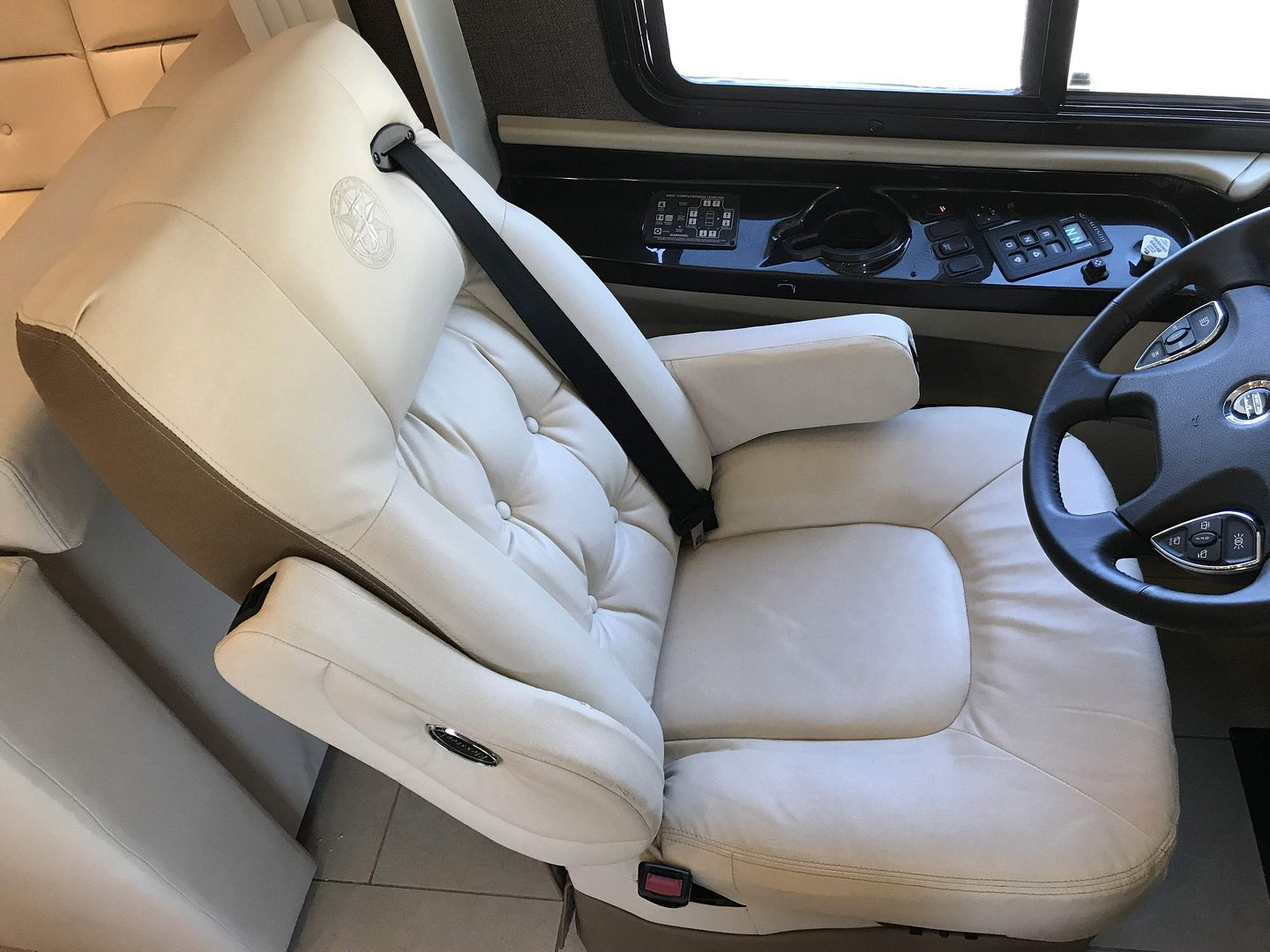 2016 Tiffin Phaeton 40AH - Image 59