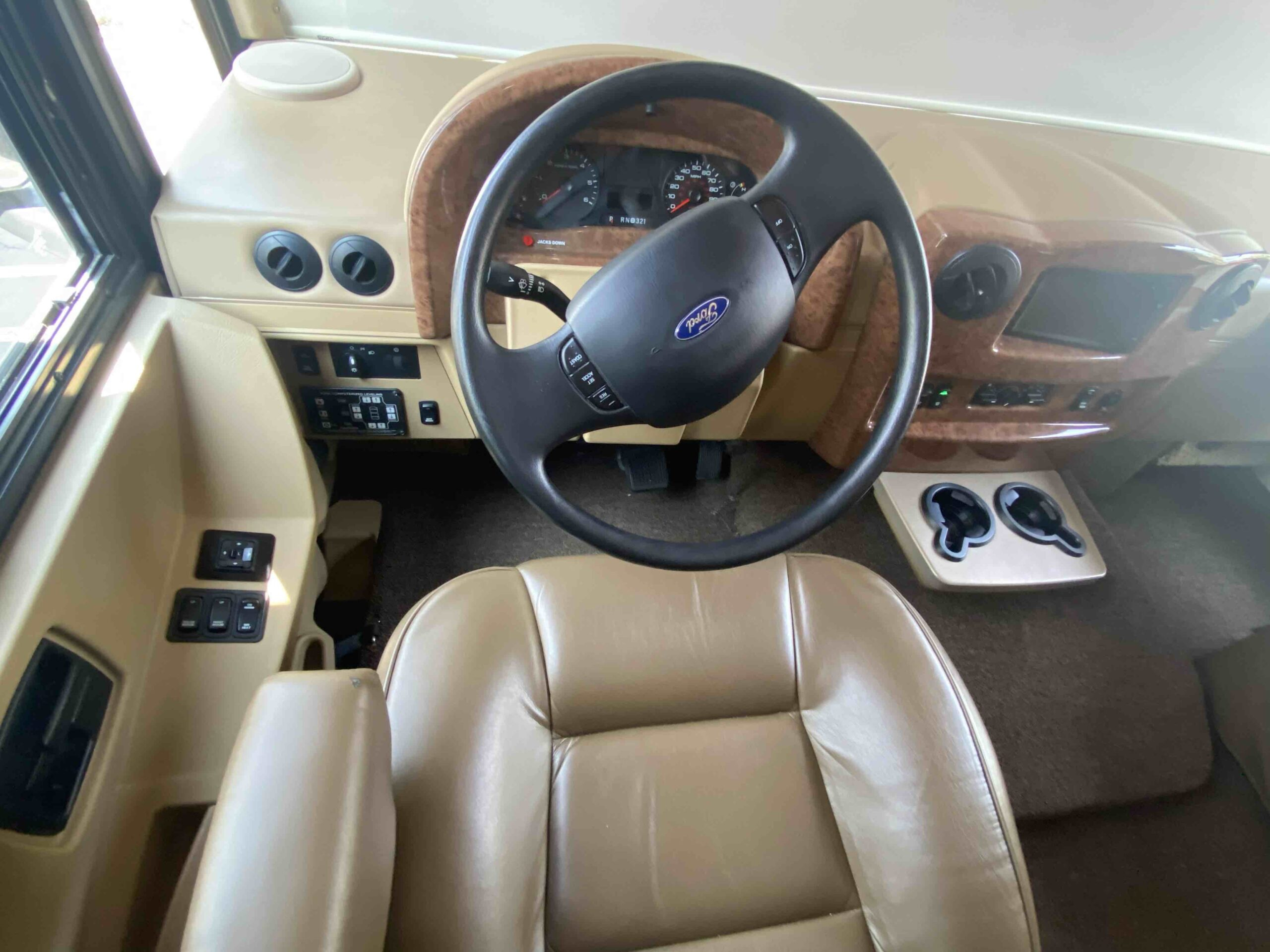 2011 Itasca Suncruiser 35P - Image 10