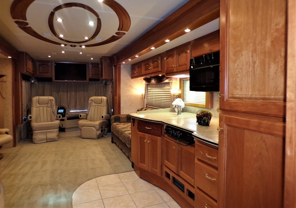 2005 Country Coach Allure 470 Series Mckenzie Bridge - Image 8