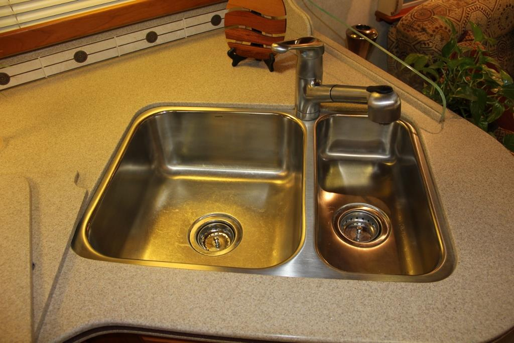 2004 Country Coach Intrigue Suite Escape - Image 36