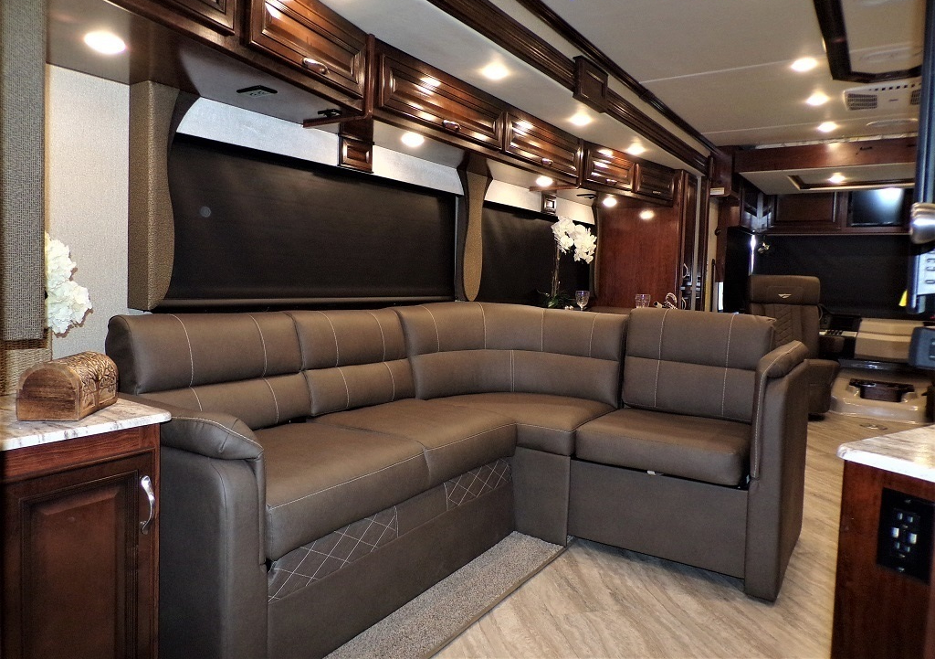2019 Fleetwood Bounder 35K - Image 55