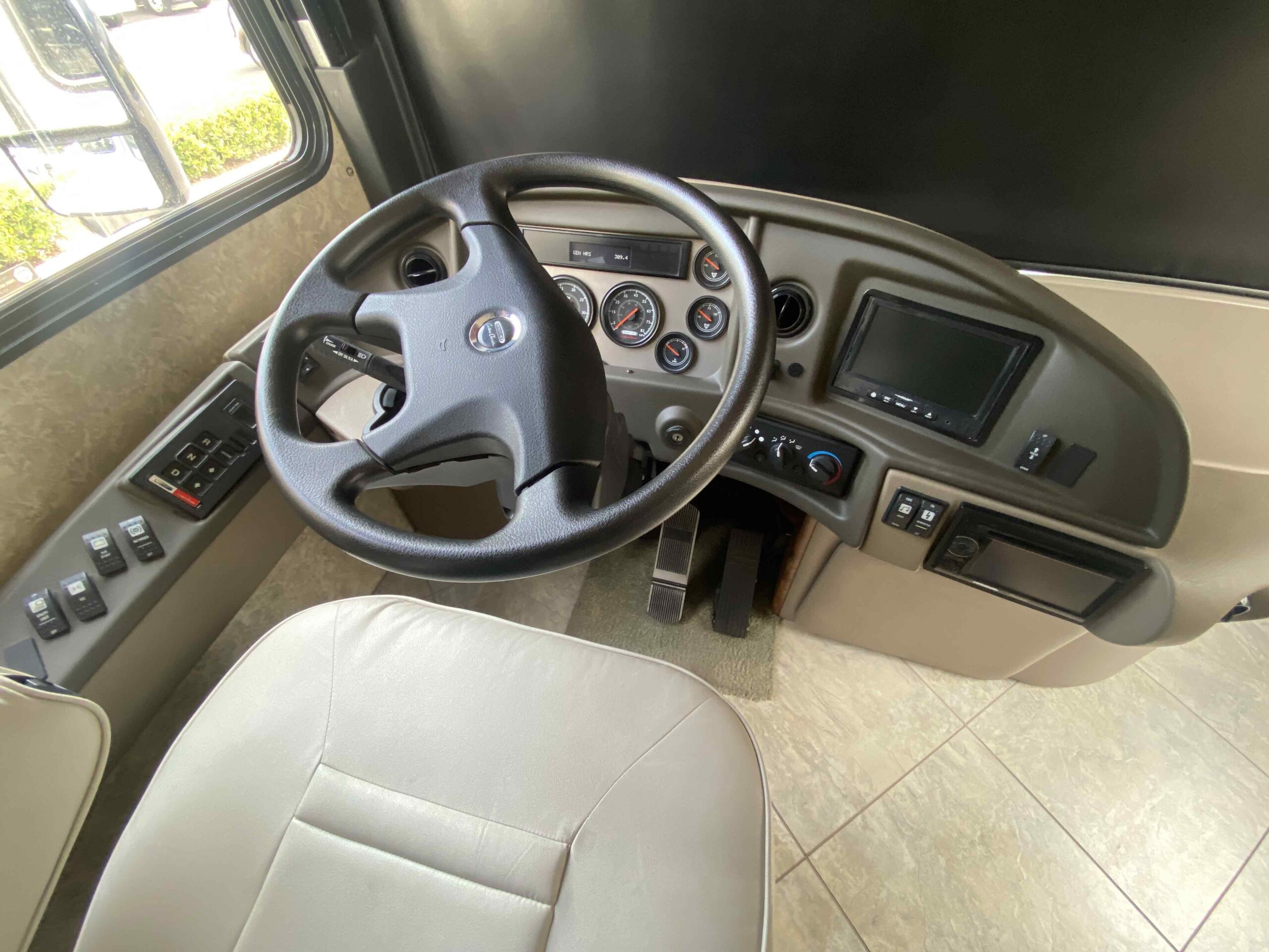 2013 Fleetwood Excursion 33A - Image 11