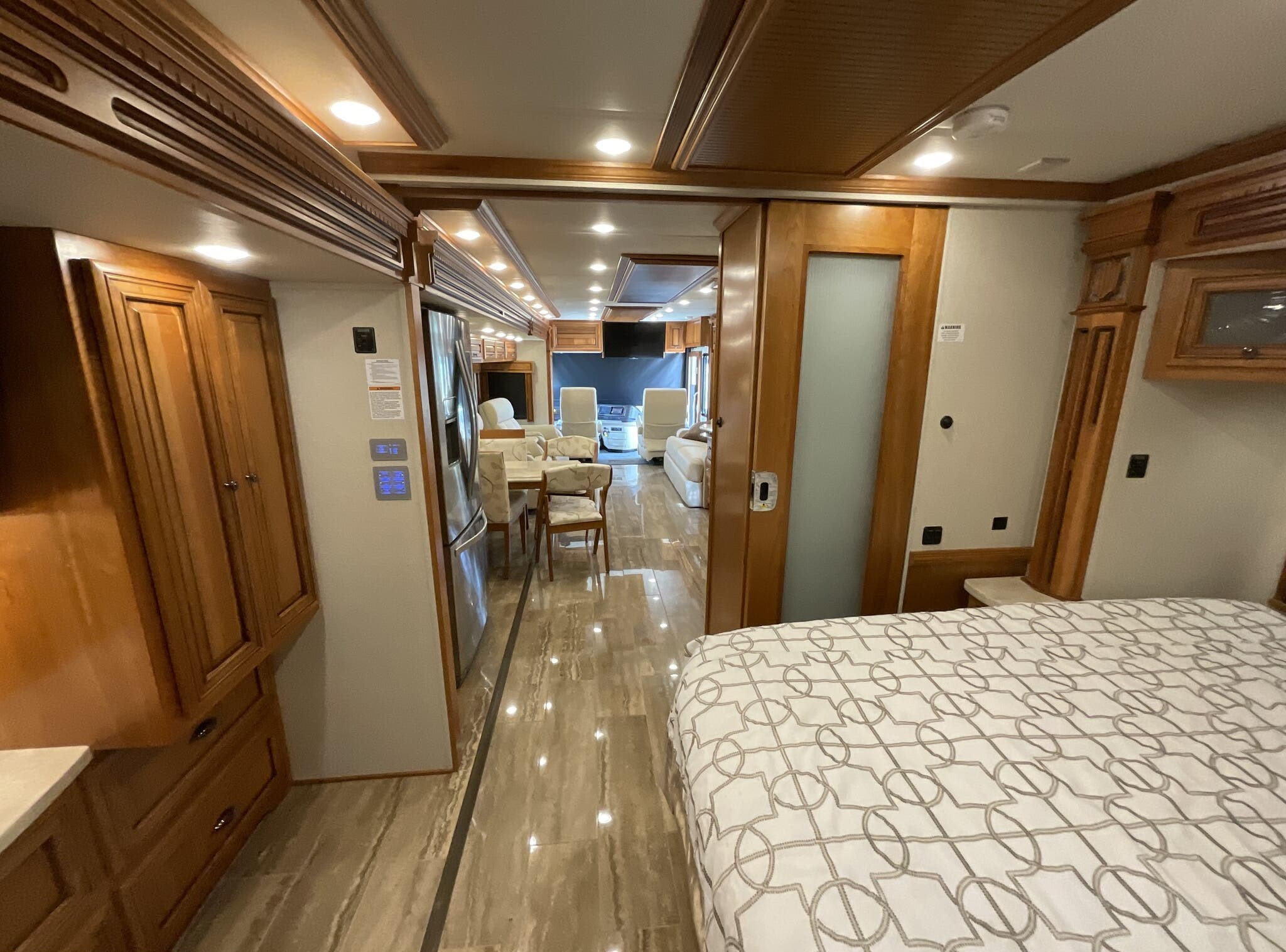 2019 Newmar Dutch Star 4018 - Image 7