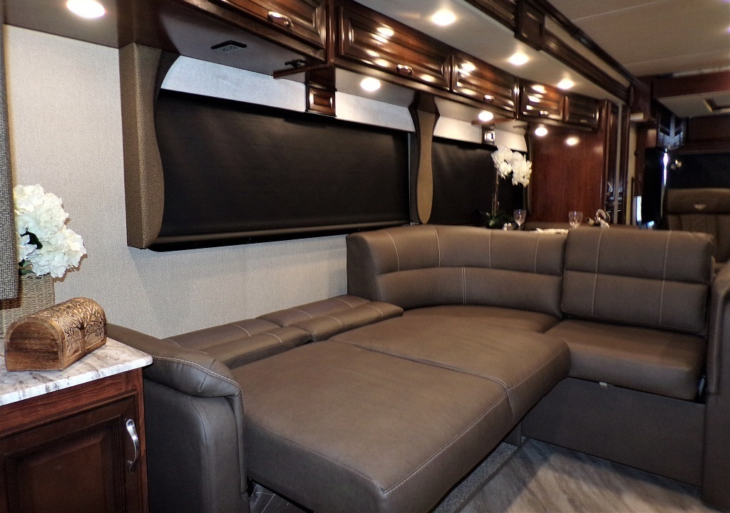 2019 Fleetwood Bounder 35K - Image 56
