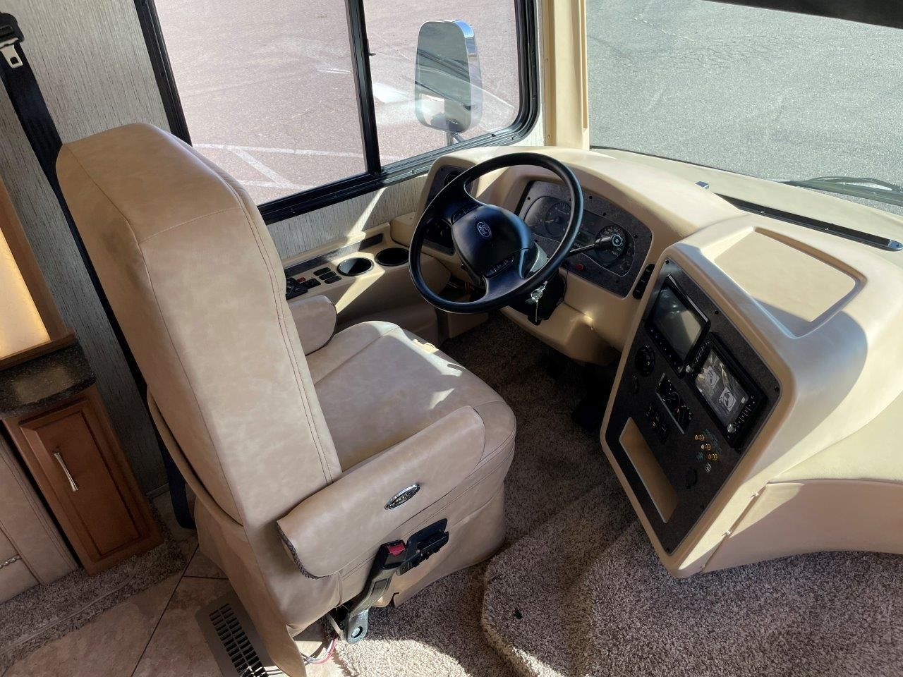 2016 Newmar Canyon Star 3911 - Image 60