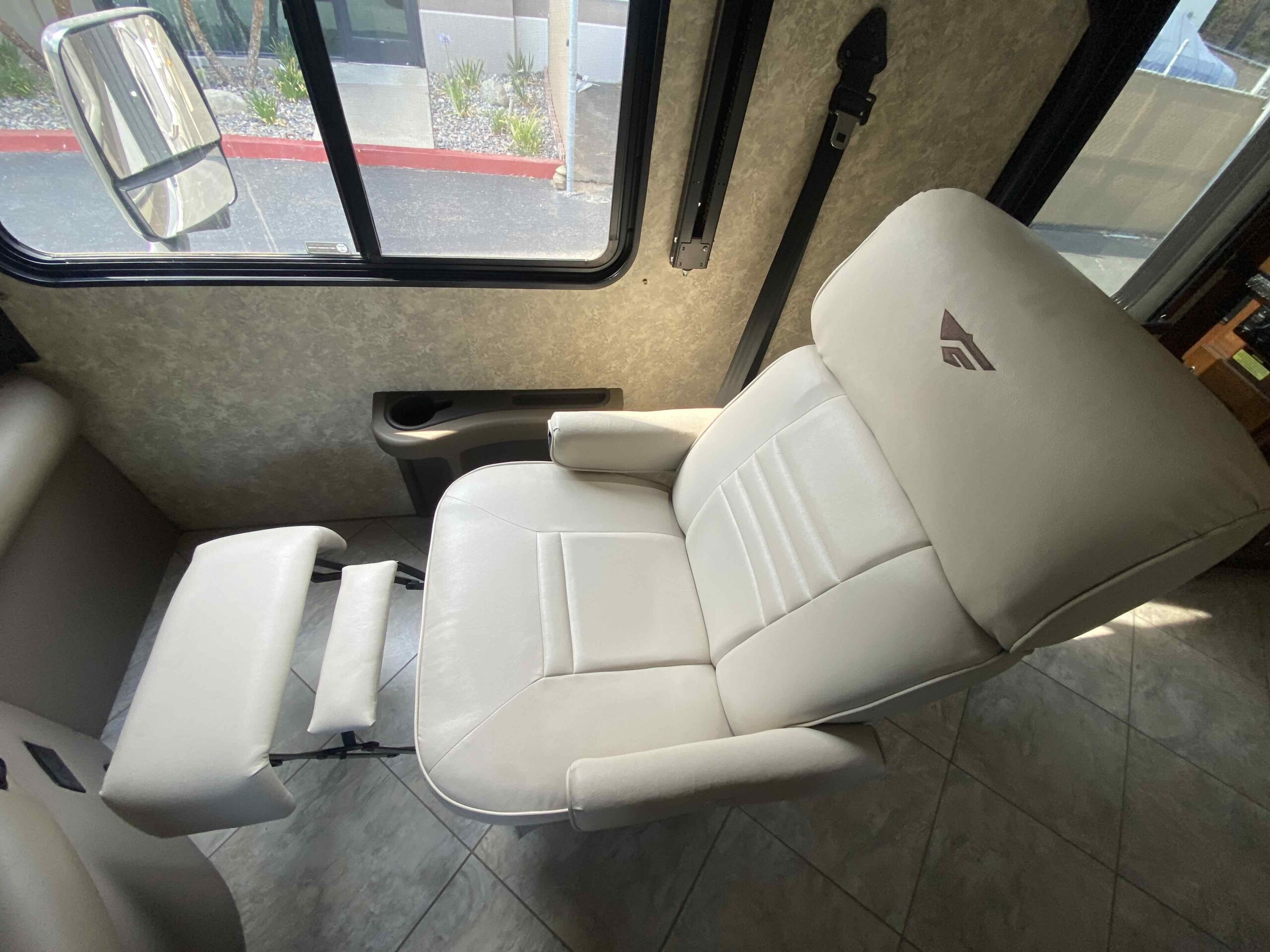 2013 Fleetwood Excursion 33A - Image 12