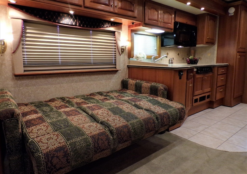 2005 Country Coach Allure 470 Series Mckenzie Bridge - Image 10