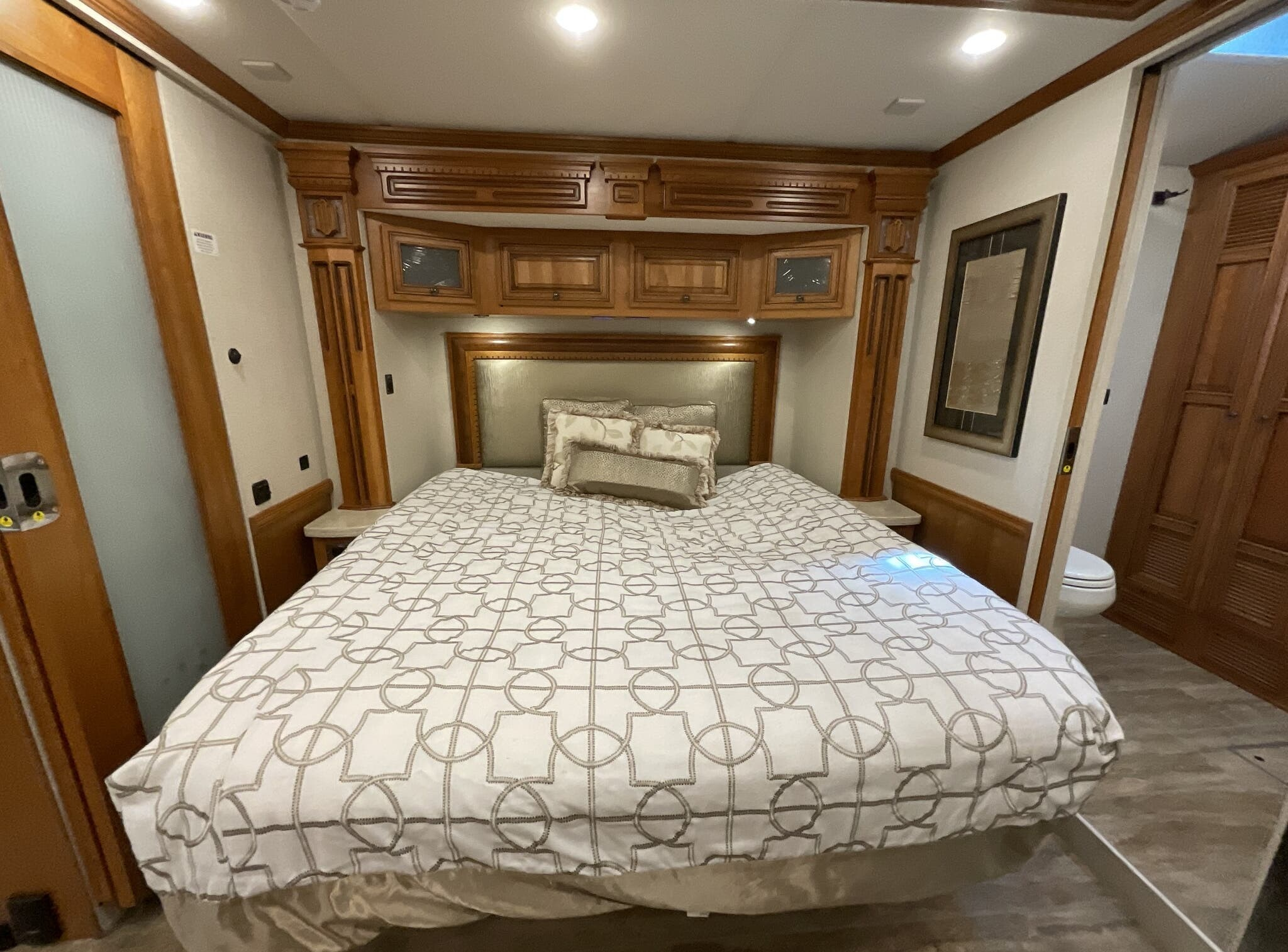 2019 Newmar Dutch Star 4018 - Image 8