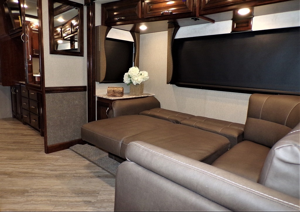 2019 Fleetwood Bounder 35K - Image 57