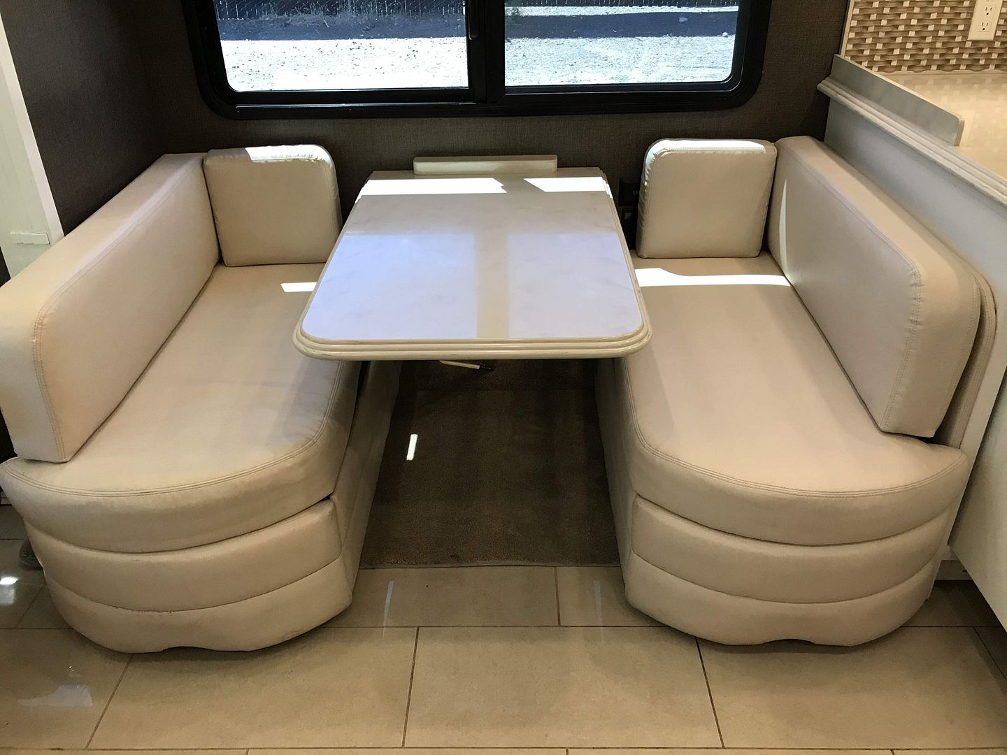 2016 Tiffin Phaeton 40AH - Image 61