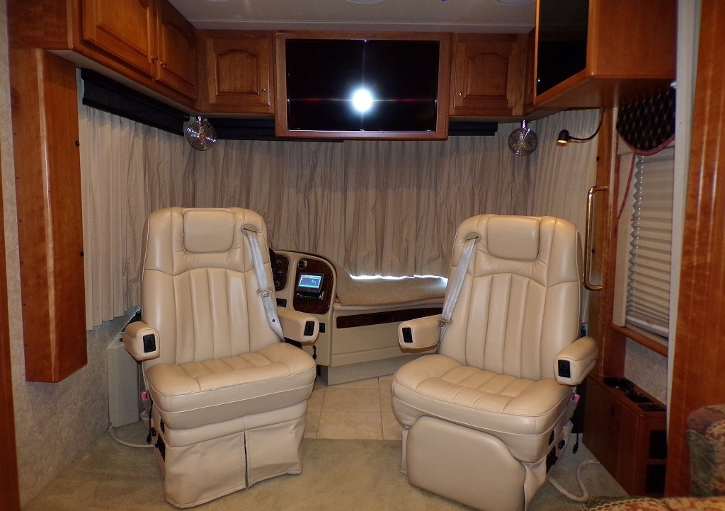 2005 Country Coach Allure 470 Series Mckenzie Bridge - Image 11
