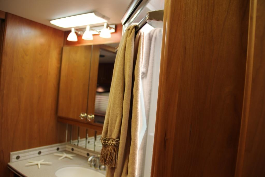 2004 Country Coach Intrigue Suite Escape - Image 39