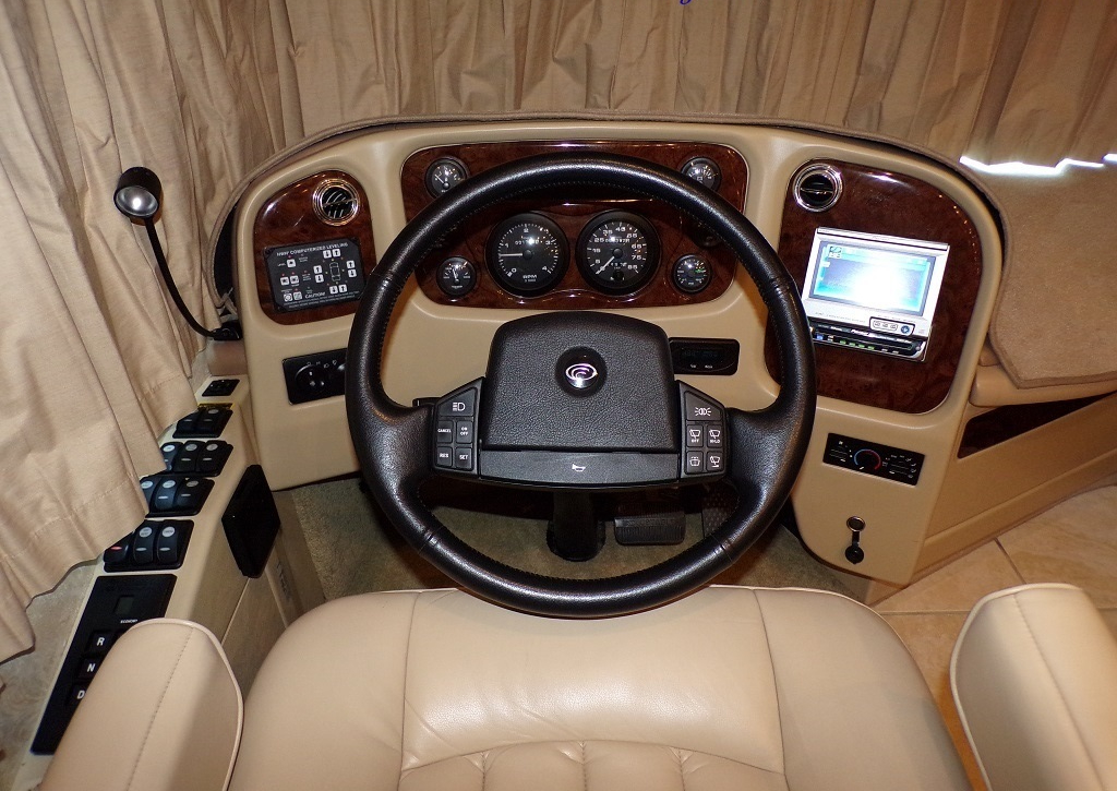 2005 Country Coach Allure 470 Series Mckenzie Bridge - Image 12