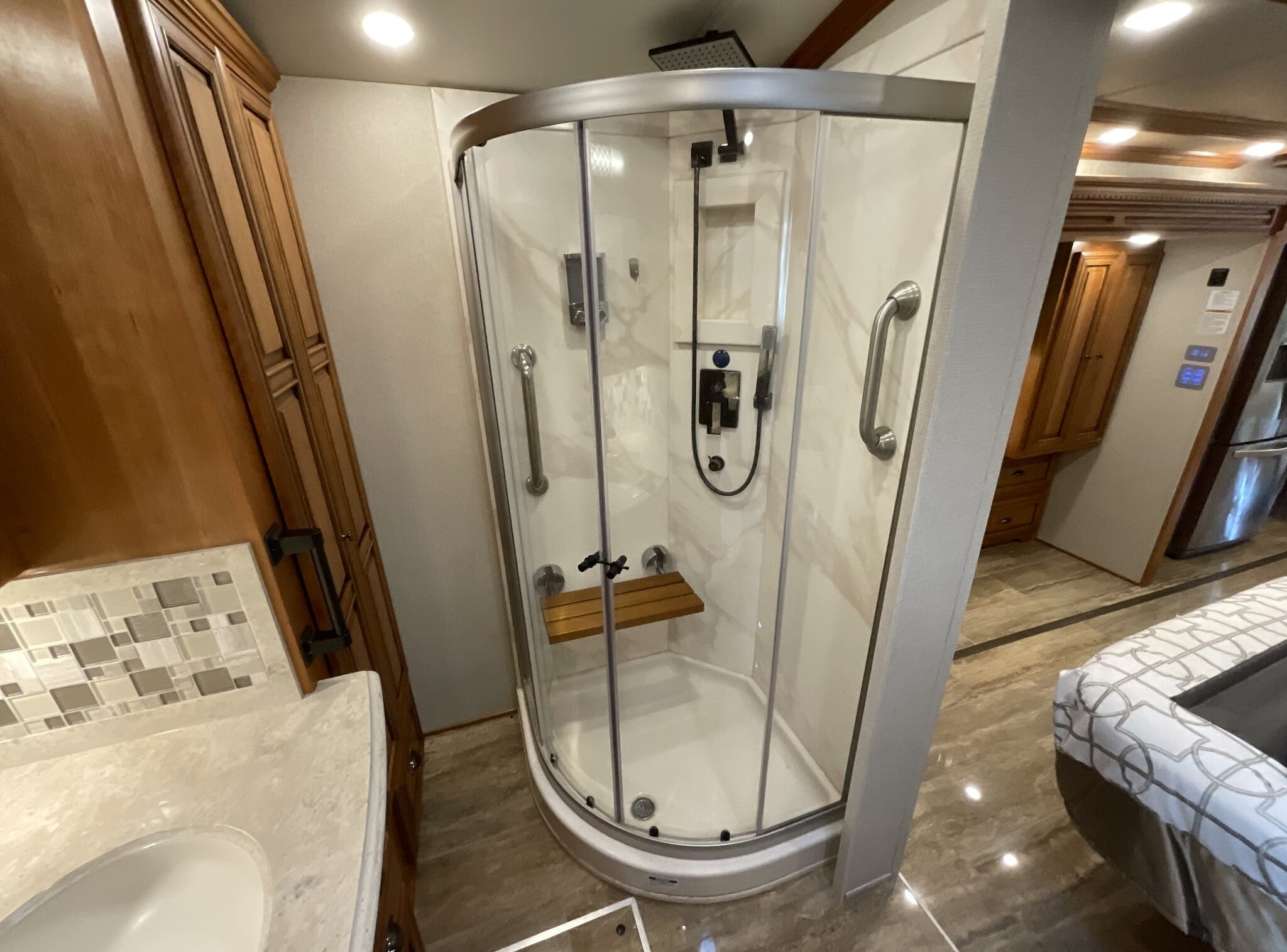 2019 Newmar Dutch Star 4018 - Image 10