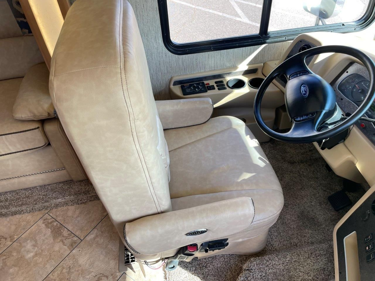 2016 Newmar Canyon Star 3911 - Image 63