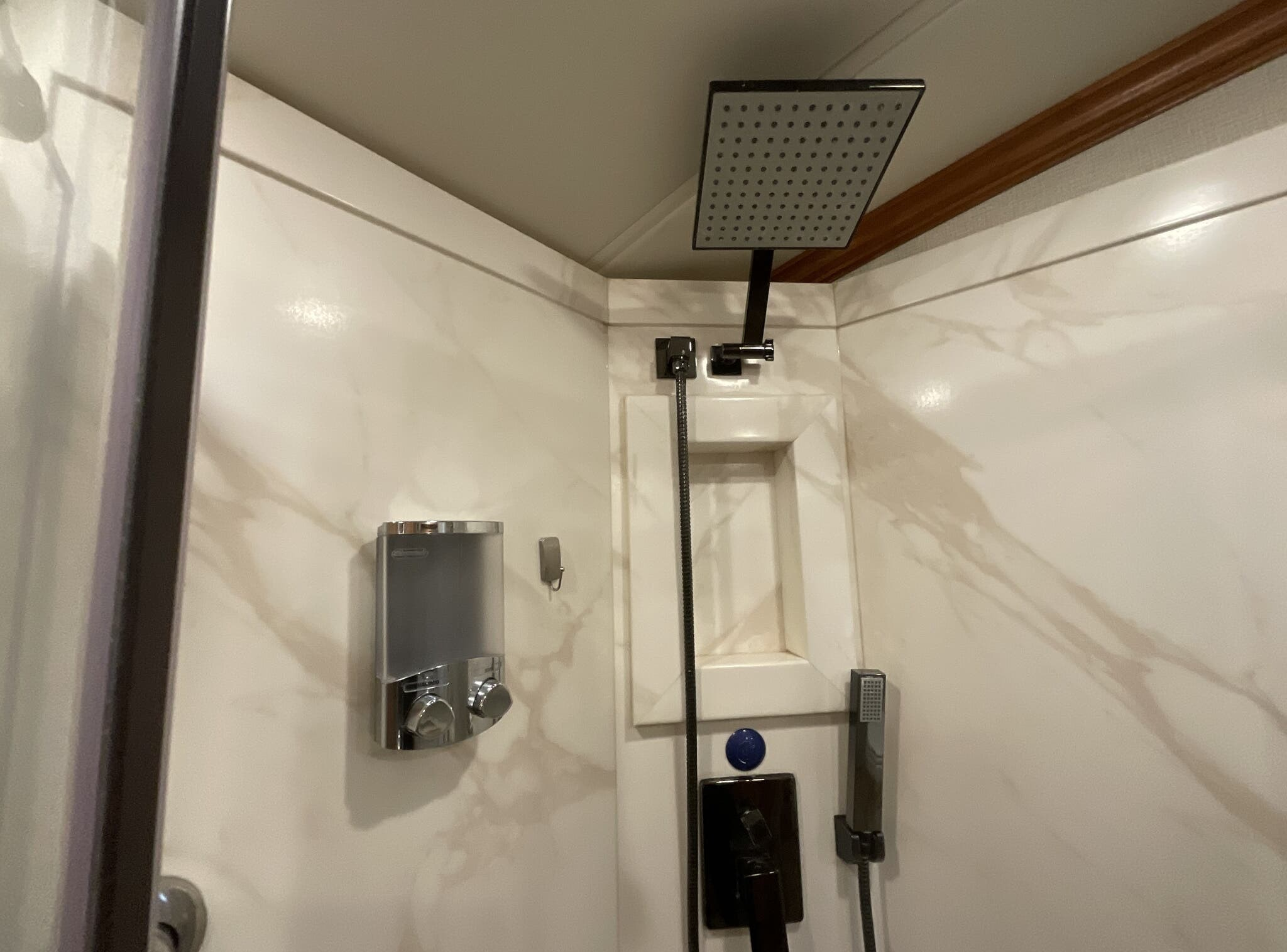 2019 Newmar Dutch Star 4018 - Image 11