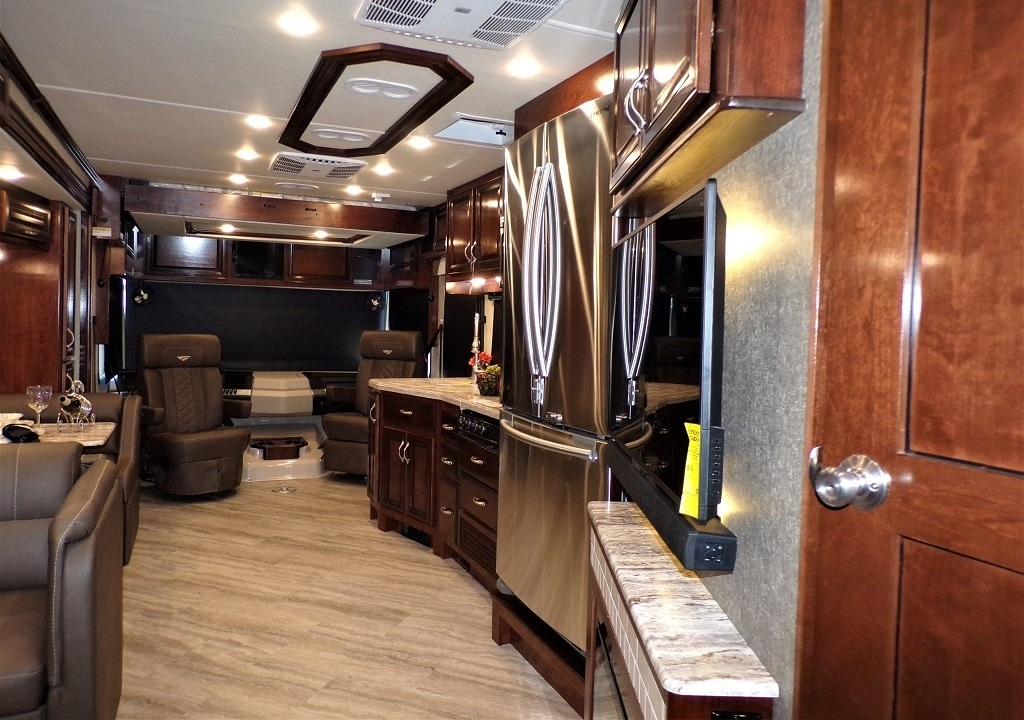 2019 Fleetwood Bounder 35K - Image 6